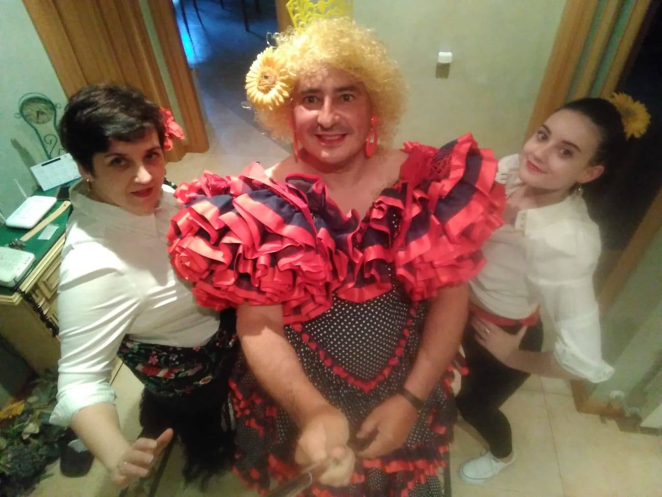 La semana pasada Rincón de Olivedo celebró San Pedro Mártir de Verona. El programa incluyó misa por Facebook, disfraces, gincana, ronda, almuerzo y 'pobre de mí' en los balcones.