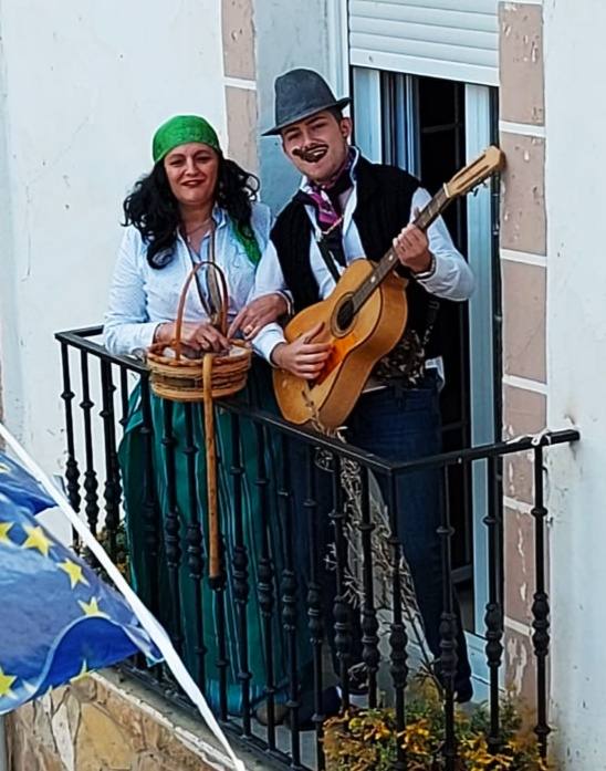 La semana pasada Rincón de Olivedo celebró San Pedro Mártir de Verona. El programa incluyó misa por Facebook, disfraces, gincana, ronda, almuerzo y 'pobre de mí' en los balcones.