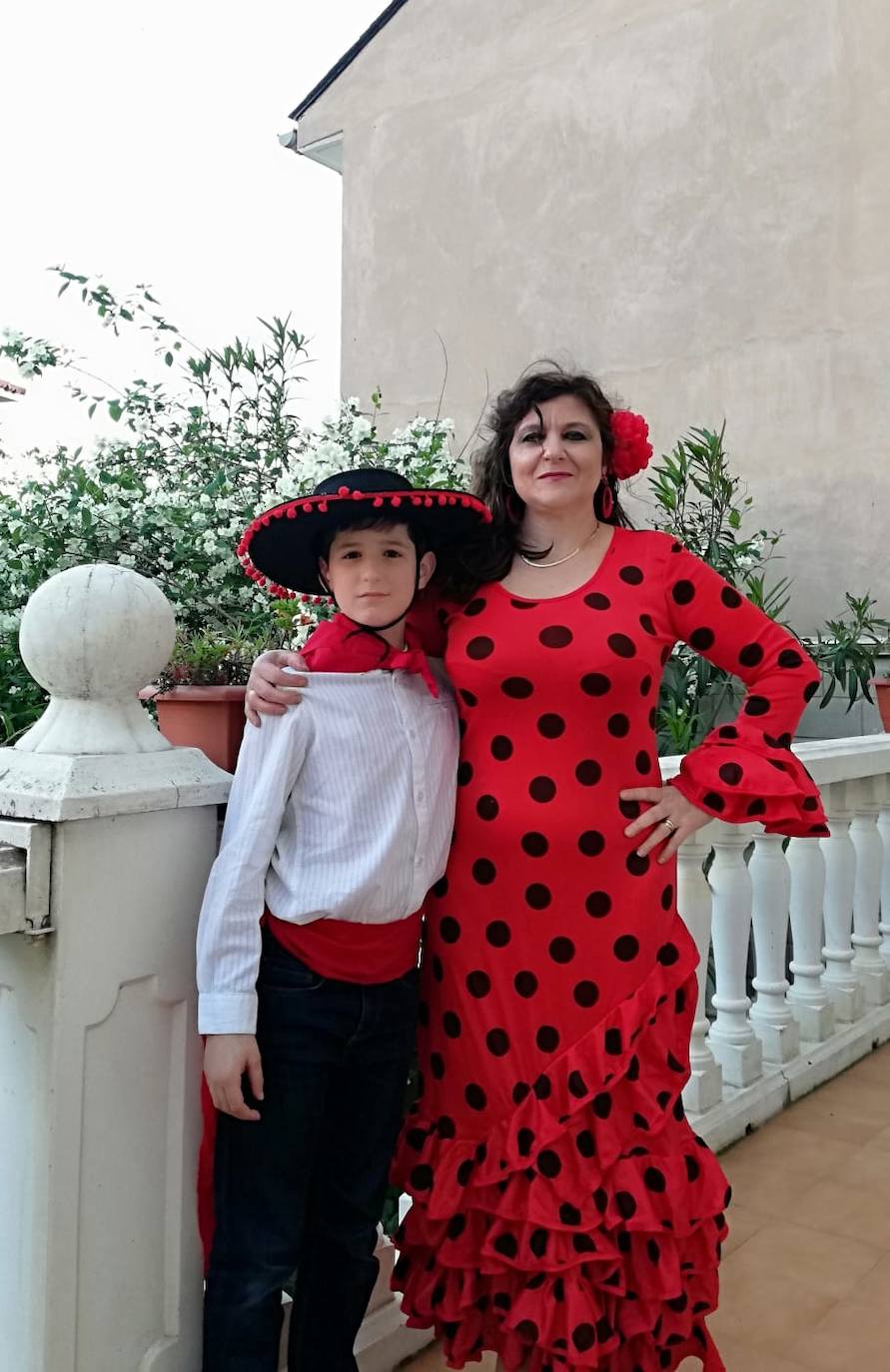 La semana pasada Rincón de Olivedo celebró San Pedro Mártir de Verona. El programa incluyó misa por Facebook, disfraces, gincana, ronda, almuerzo y 'pobre de mí' en los balcones.