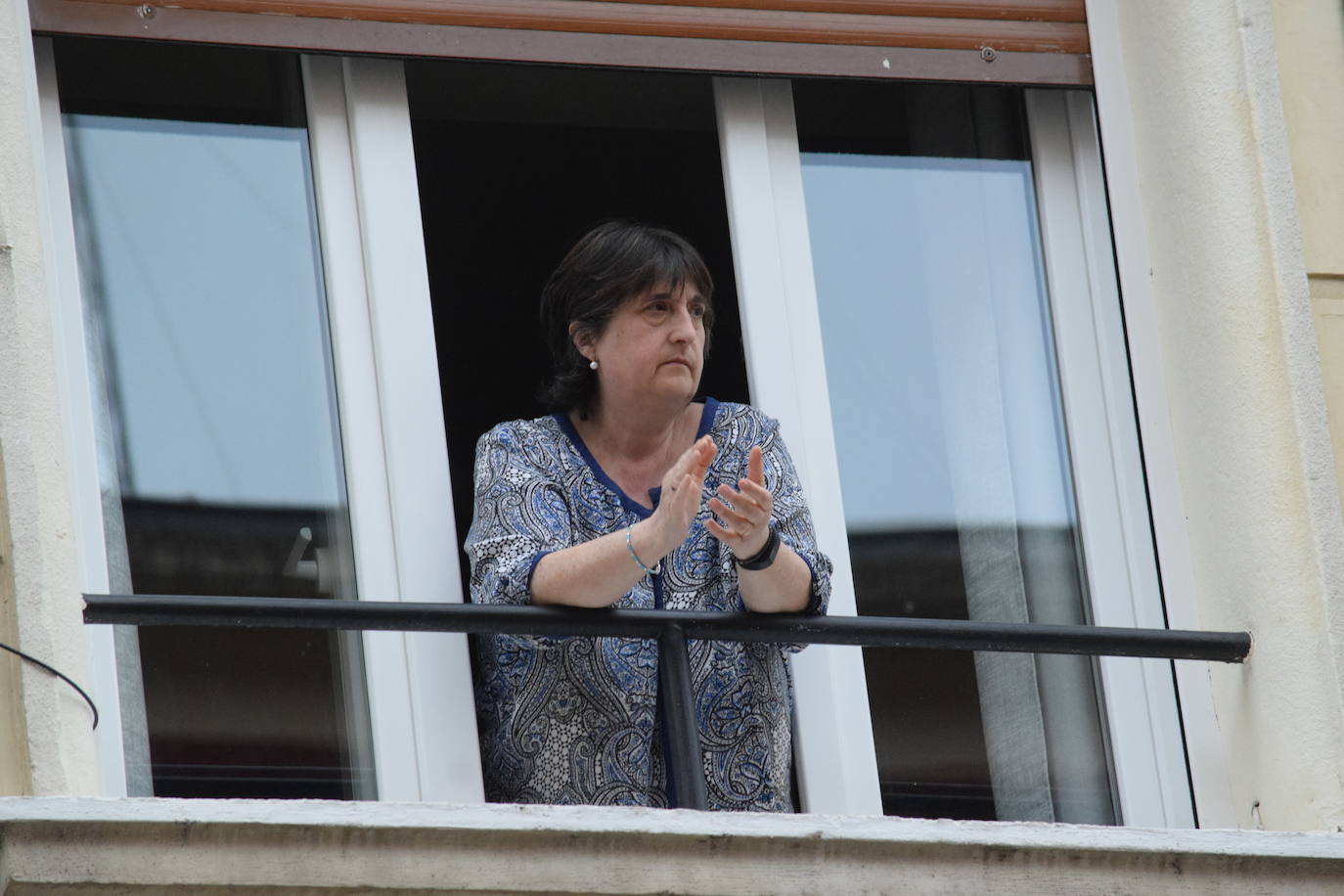 Vecinos de Logroño han vuelto a salir este jueves a sus ventanas y balcones.