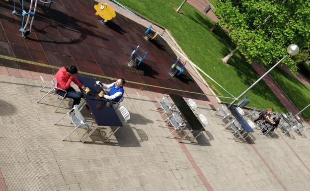 La cafetería Mercedes, en Cascajos, ha recibido a sus primeros clientes de la fase 1 a primera hora