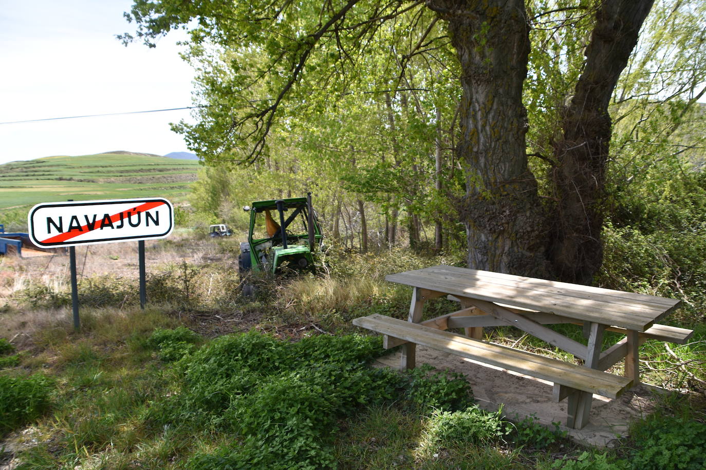 El estado de ruina de numerosos edificios en el casco urbano de Navajún es uno de los principales problemas del municipio. Las lluvias de esta primavera han empeorado la situación de varias viviendas y se han producido derrumbes en diversas calles del pueblo.