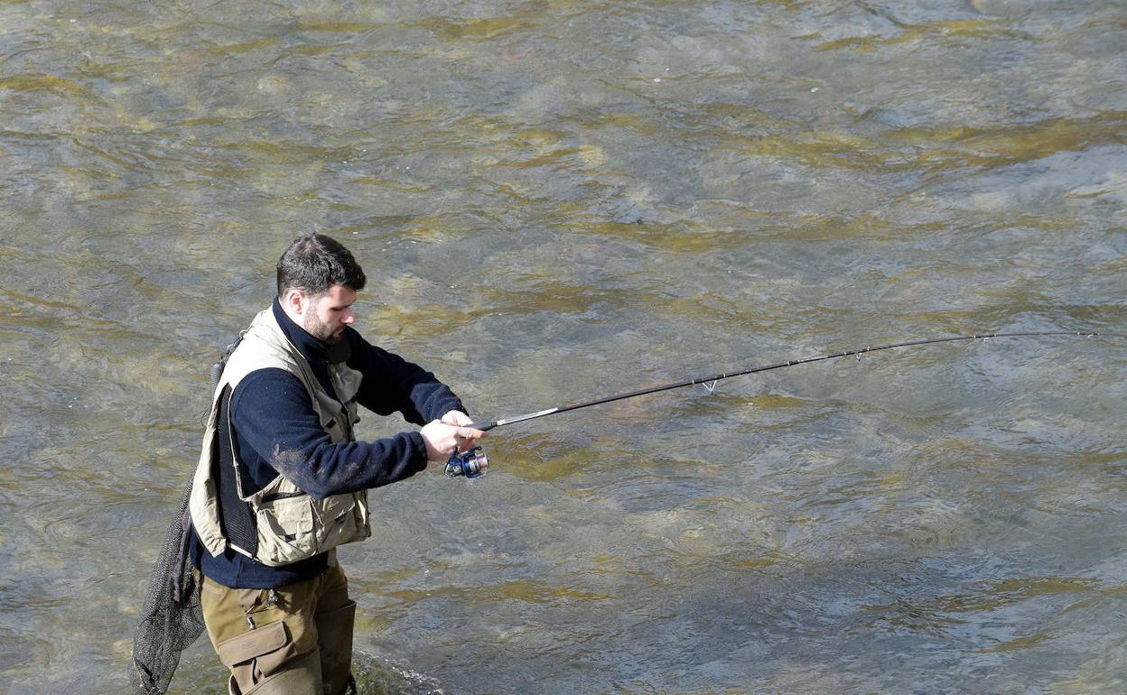 Pesca en el río Iregua la pasada temporada. 