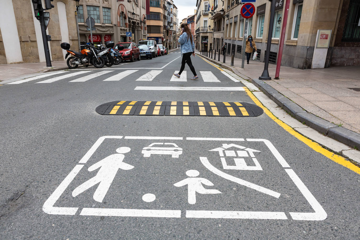 La ciudad de Logroño amplía sus aceras para desplazarse de forma segura durante la crisis pero con visos de permanencia