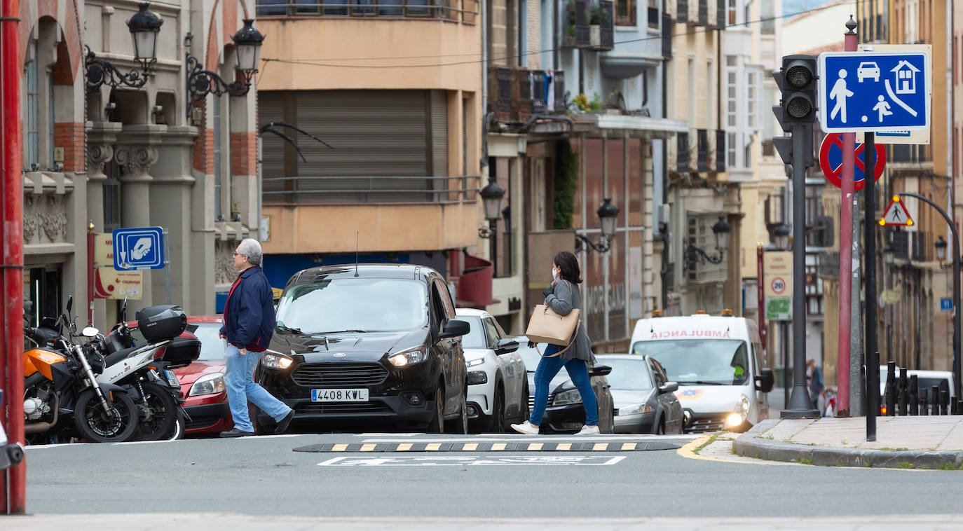 La ciudad de Logroño amplía sus aceras para desplazarse de forma segura durante la crisis pero con visos de permanencia