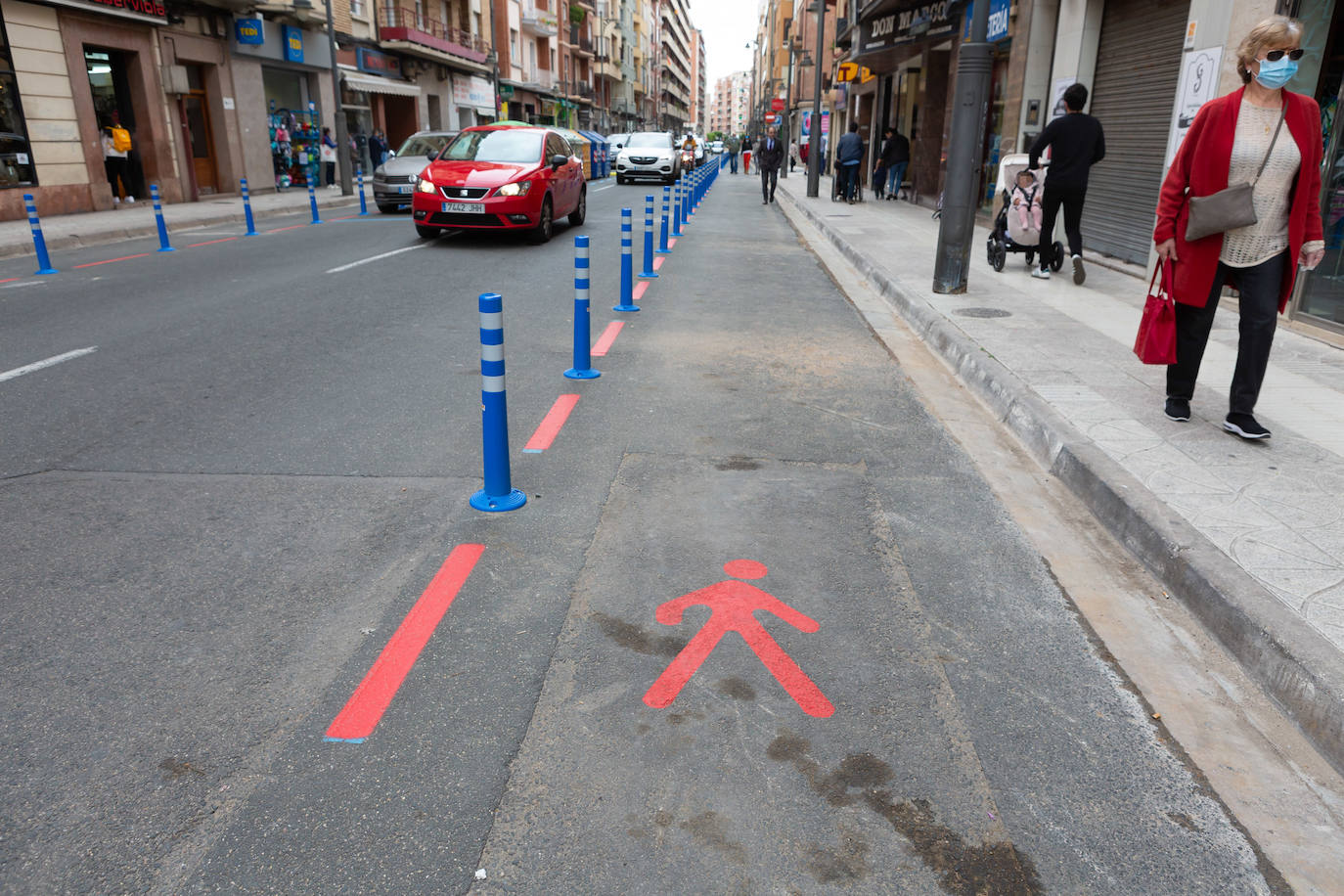 La ciudad de Logroño amplía sus aceras para desplazarse de forma segura durante la crisis pero con visos de permanencia