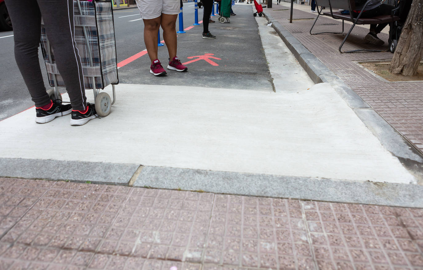 La ciudad de Logroño amplía sus aceras para desplazarse de forma segura durante la crisis pero con visos de permanencia