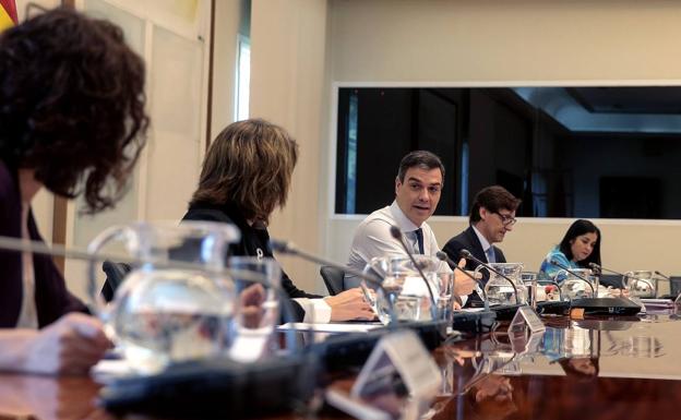 El Gobierno, en la reunión por videoconferencia con los presidentes autonómicos.