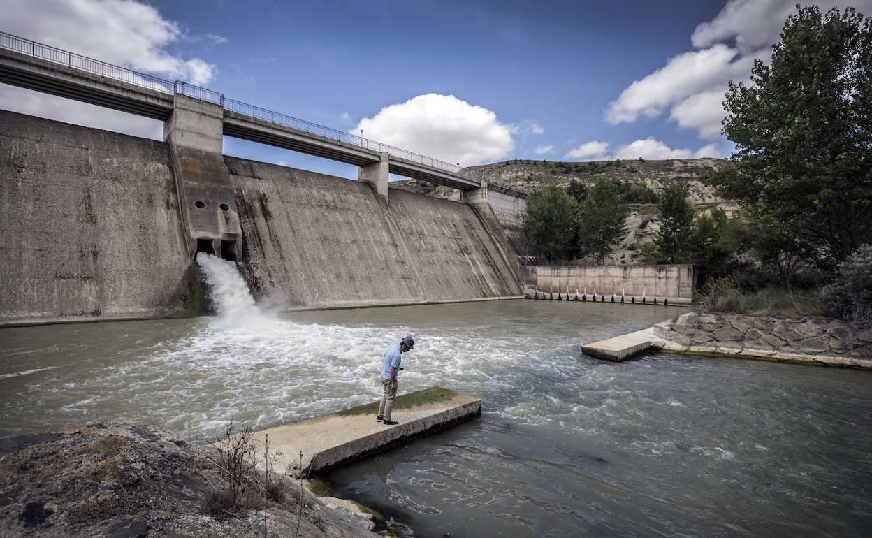 Las presas de Castroviejo y Leiva empiezan a soltar agua