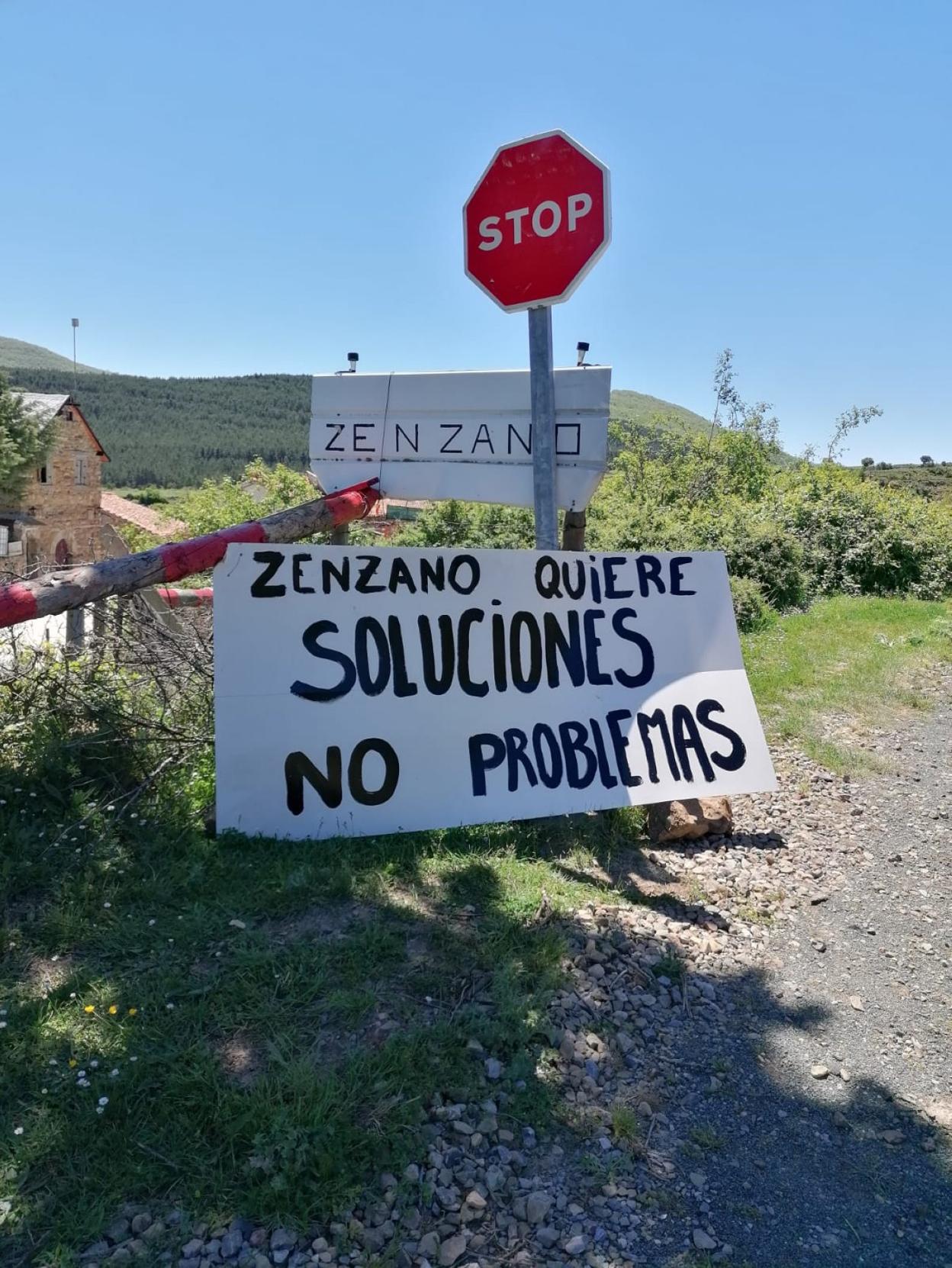 Los vecinos de Zenzano cortan la vía