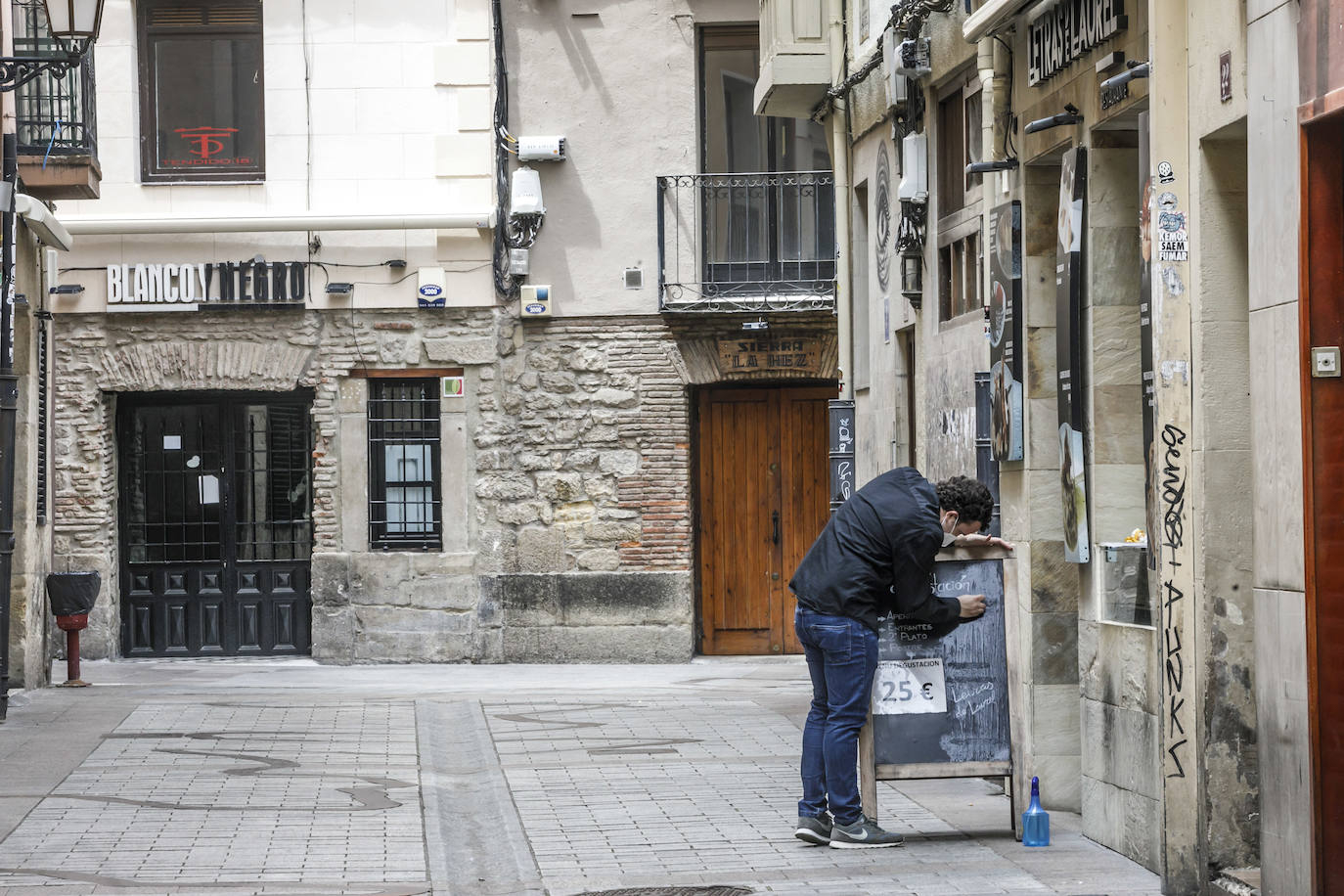 La Rioja ha entrado este lunes en fase 2 y Logroño ha vivido más movimiento en sus bares, bibliotecas, restaurantes y centros comerciales.