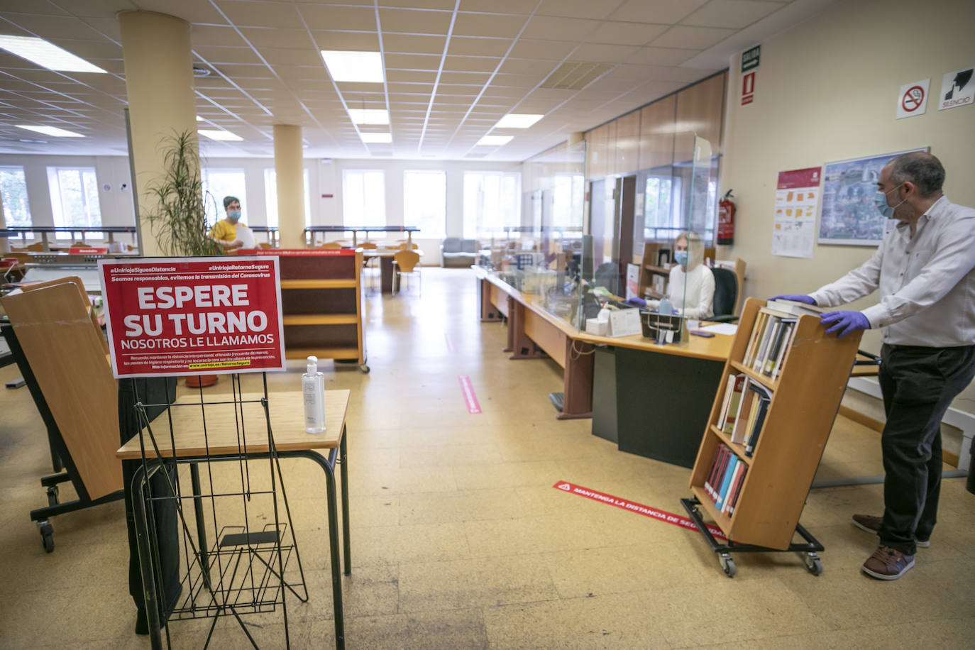 La Rioja ha entrado este lunes en fase 2 y Logroño ha vivido más movimiento en sus bares, bibliotecas, restaurantes y centros comerciales.