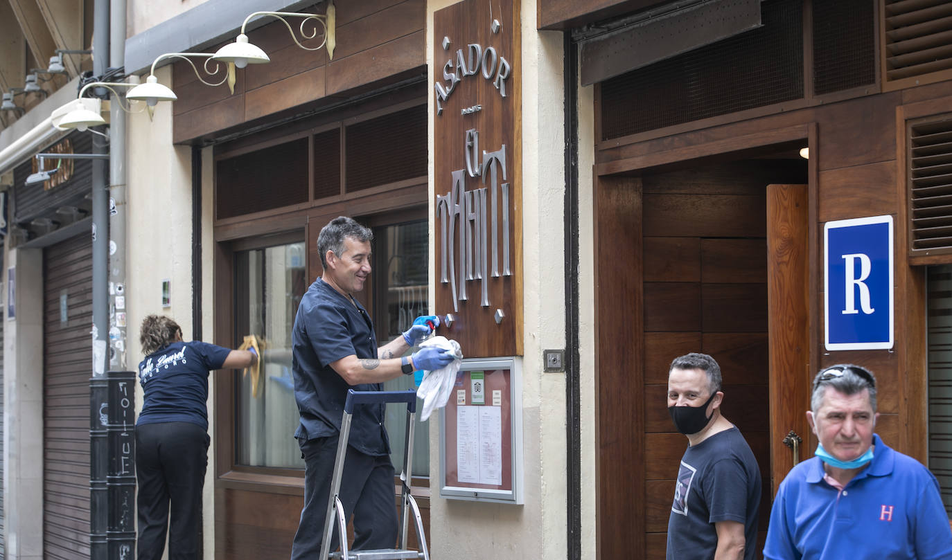 La Rioja ha entrado este lunes en fase 2 y Logroño ha vivido más movimiento en sus bares, bibliotecas, restaurantes y centros comerciales.