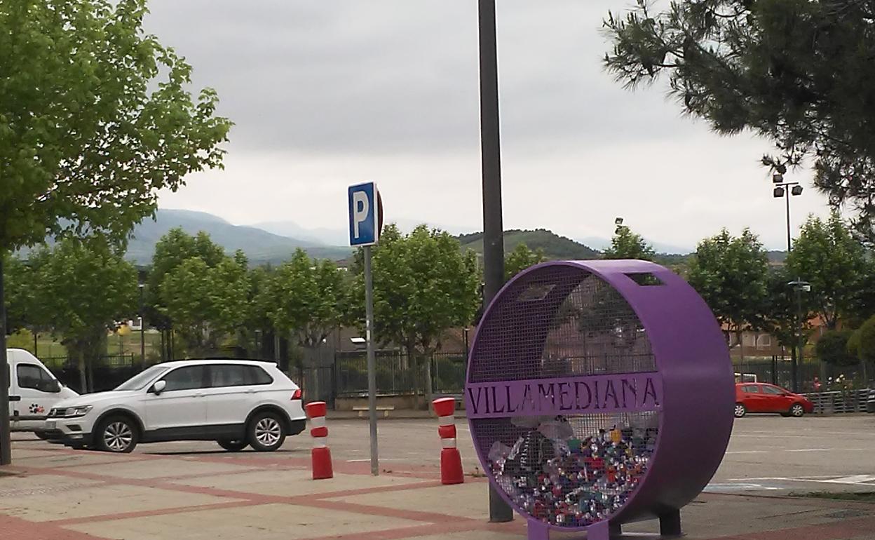 Los tapones, en Villamediana, a los contenedores