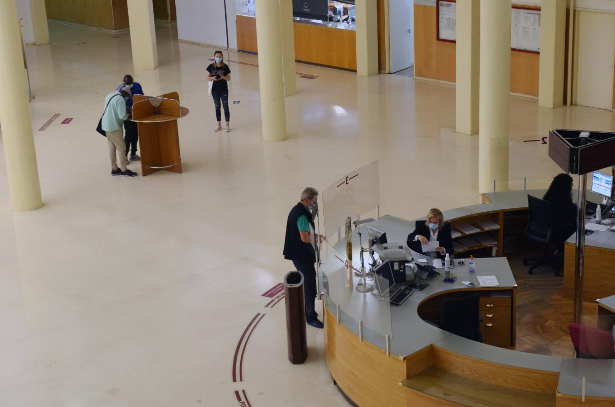 Imagen del ruedo, ayer a las 11 de la mañana. Solo se podía entrar 5 minutos antes de la hora concertada para evitar aglomeraciones. 