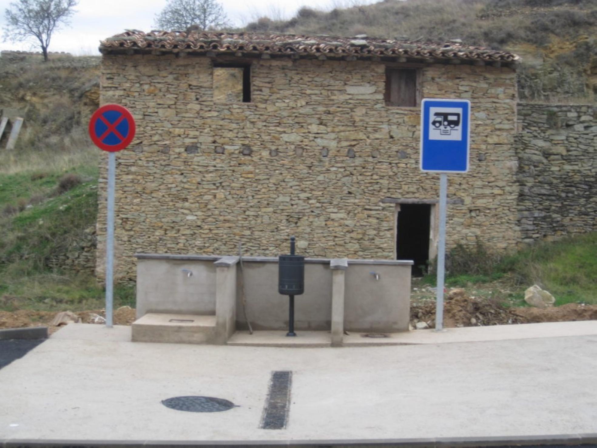 Espacio de carga y descarga de agua.
