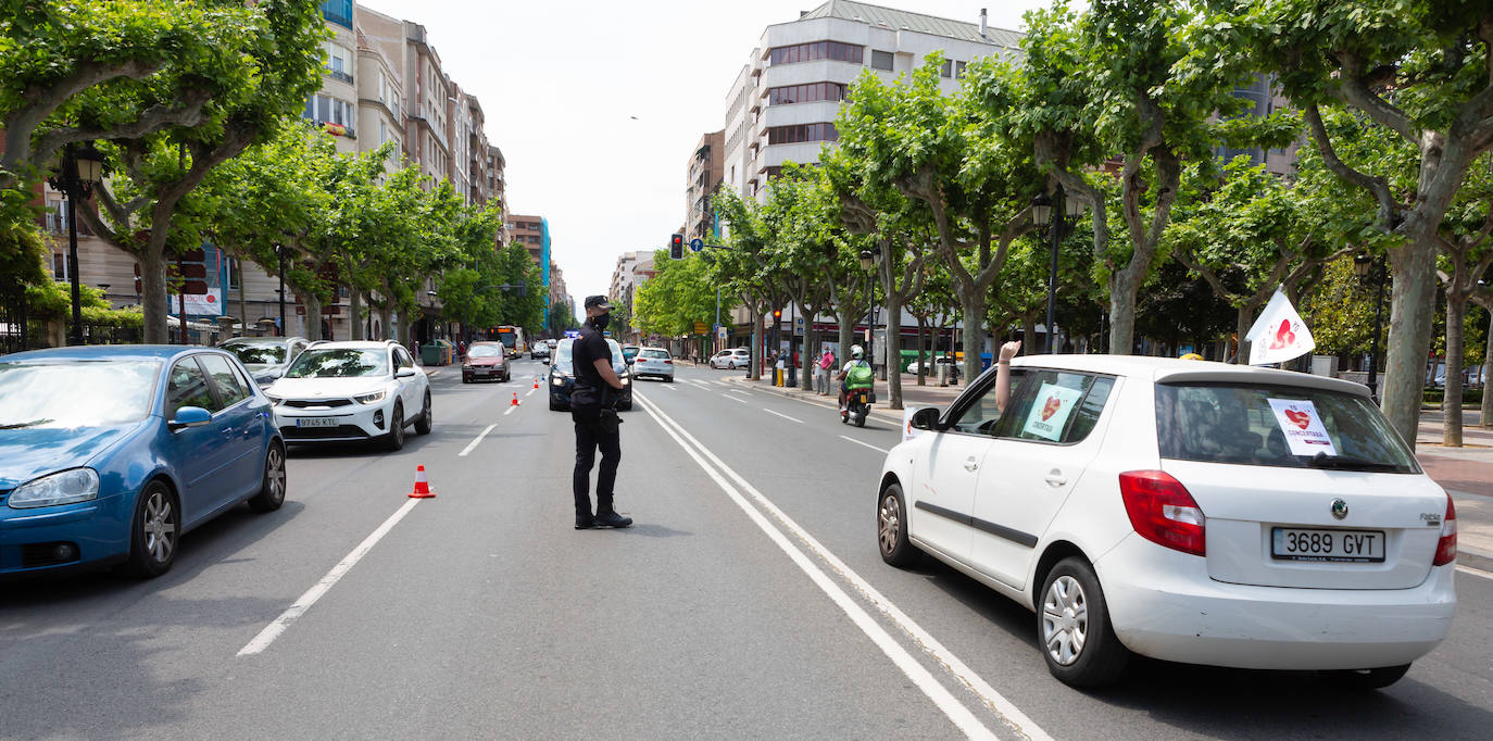 Según la organización, unos 2.000 vehículos han participado en la manifestación