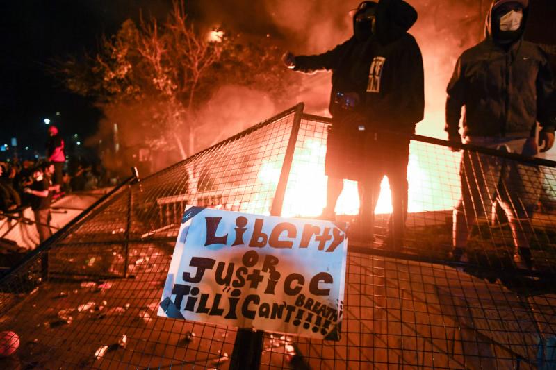 Disturbios en Mineápolis por la muerte a manos de la policía del afroamericano George Floyd.