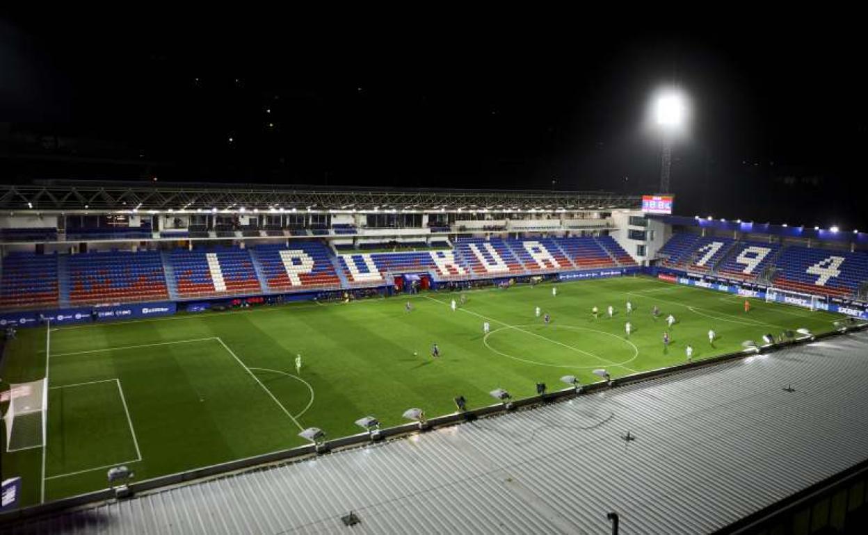 Imagen del partido Eibar-Real Sociedad jugado a puerta cerrada esta temporada. 