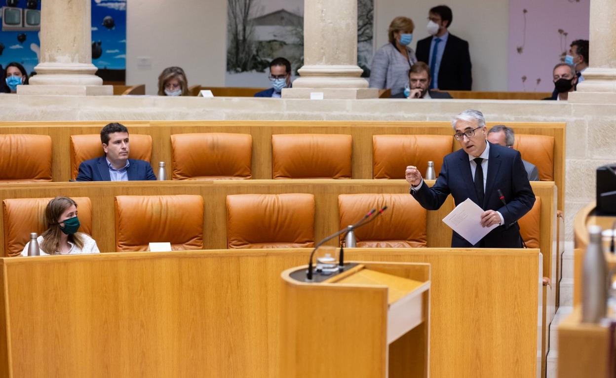 Parlamentarios del PP, en un momento de la sesión de ayer. 