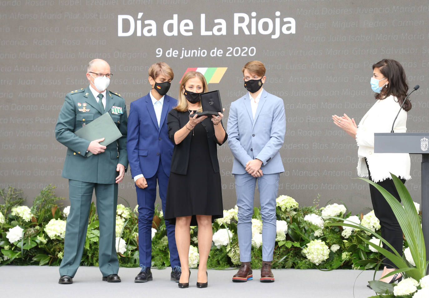 El recientemente fallecido teniente coronel Jesús Gayoso y el colectivo de profesionales sanitarios y sociosanitarios de la región han sido los distinguidos en este Día de La Rioja que ha estado marcado por la lucha contra el Covid-19