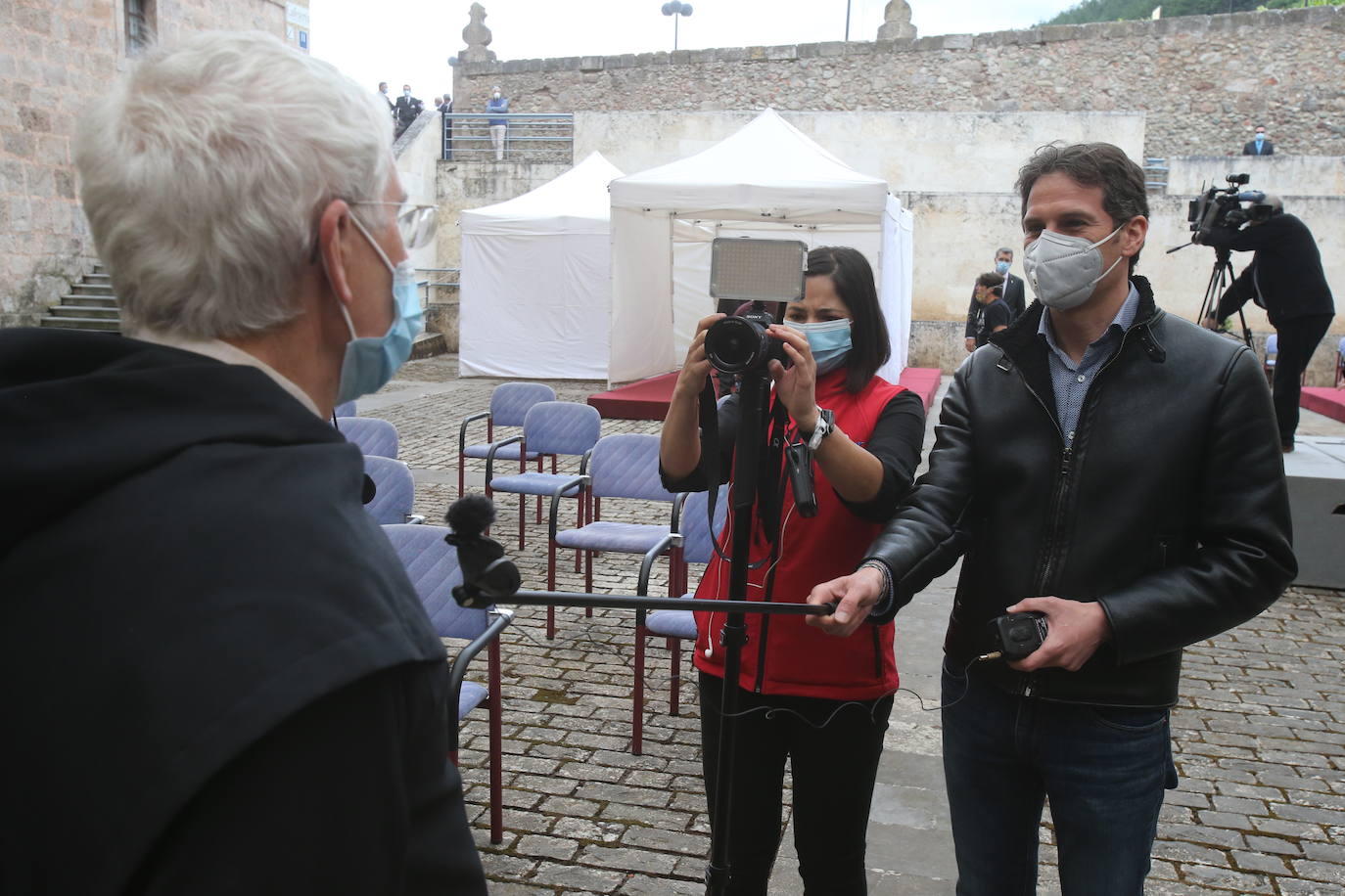 El recientemente fallecido teniente coronel Jesús Gayoso y el colectivo de profesionales sanitarios y sociosanitarios de la región han sido los distinguidos en este Día de La Rioja que ha estado marcado por la lucha contra el Covid-19