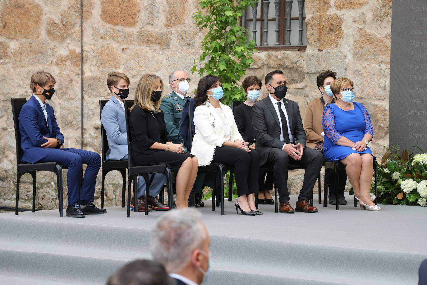 El recientemente fallecido teniente coronel Jesús Gayoso y el colectivo de profesionales sanitarios y sociosanitarios de la región han sido los distinguidos en este Día de La Rioja que ha estado marcado por la lucha contra el Covid-19