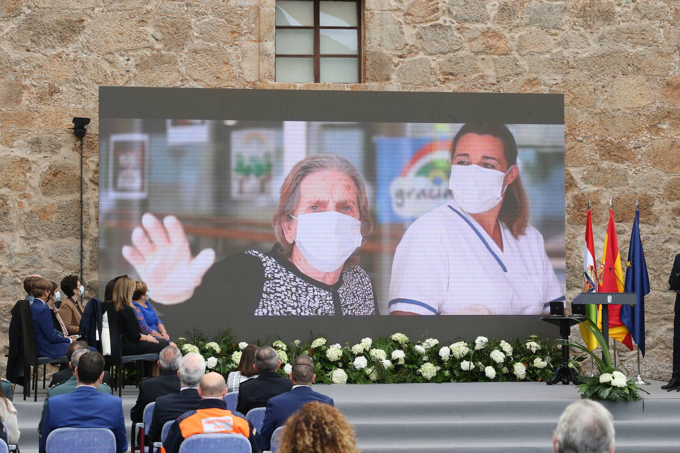 El recientemente fallecido teniente coronel Jesús Gayoso y el colectivo de profesionales sanitarios y sociosanitarios de la región han sido los distinguidos en este Día de La Rioja que ha estado marcado por la lucha contra el Covid-19