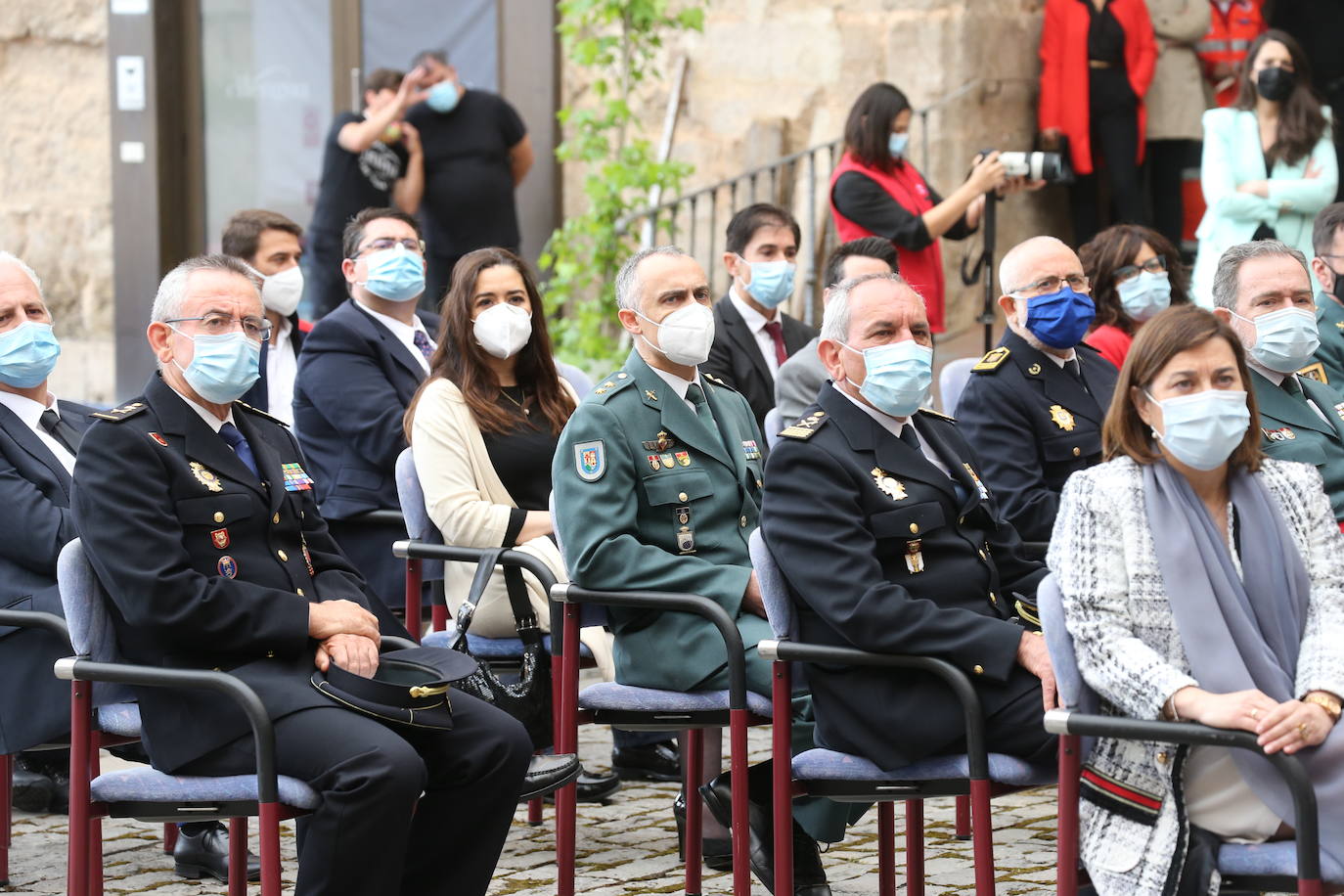 El recientemente fallecido teniente coronel Jesús Gayoso y el colectivo de profesionales sanitarios y sociosanitarios de la región han sido los distinguidos en este Día de La Rioja que ha estado marcado por la lucha contra el Covid-19