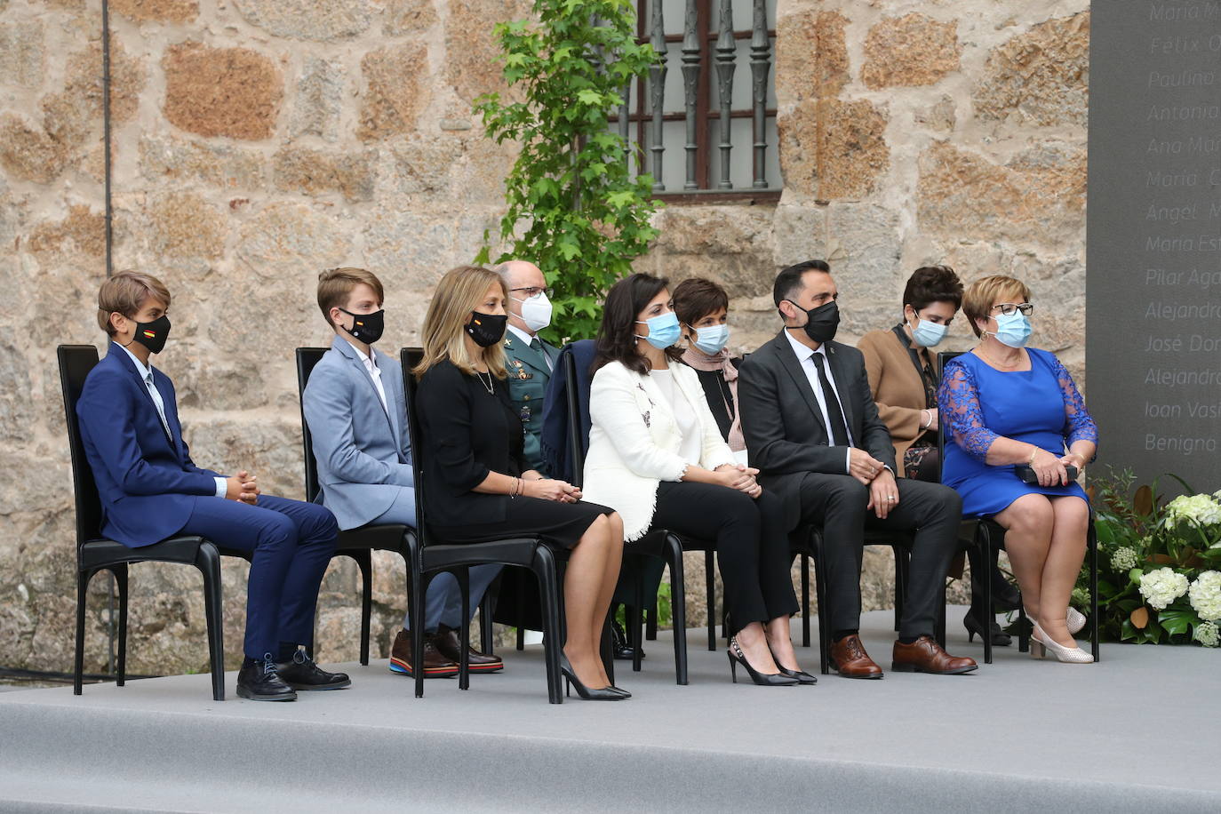 El recientemente fallecido teniente coronel Jesús Gayoso y el colectivo de profesionales sanitarios y sociosanitarios de la región han sido los distinguidos en este Día de La Rioja que ha estado marcado por la lucha contra el Covid-19