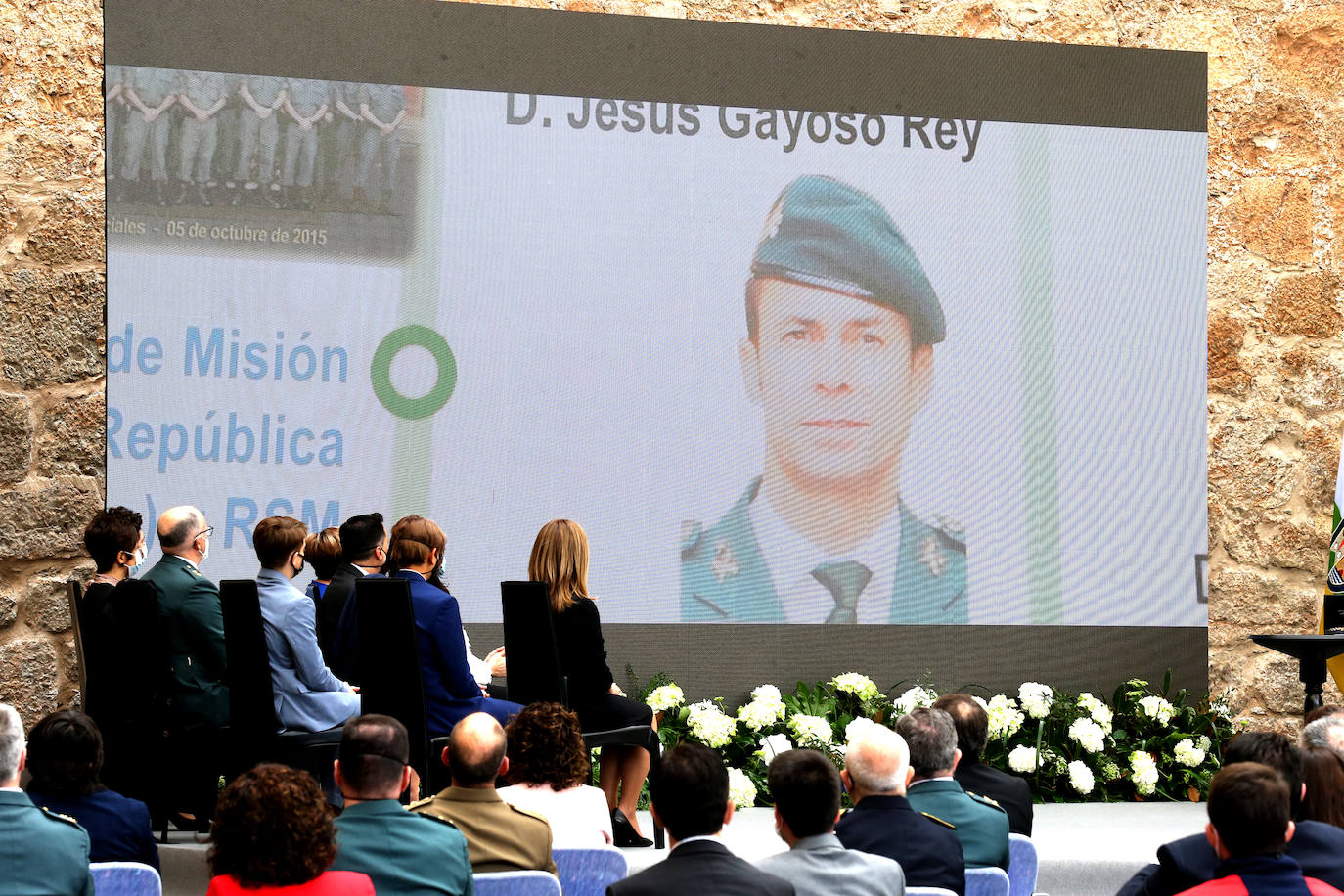 El recientemente fallecido teniente coronel Jesús Gayoso y el colectivo de profesionales sanitarios y sociosanitarios de la región han sido los distinguidos en este Día de La Rioja que ha estado marcado por la lucha contra el Covid-19