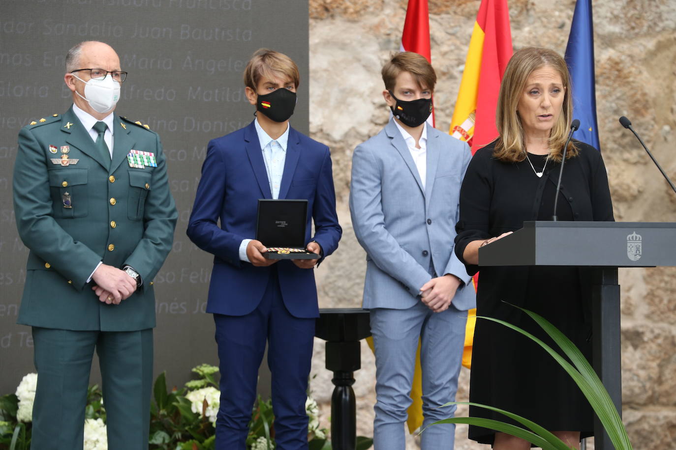 El recientemente fallecido teniente coronel Jesús Gayoso y el colectivo de profesionales sanitarios y sociosanitarios de la región han sido los distinguidos en este Día de La Rioja que ha estado marcado por la lucha contra el Covid-19