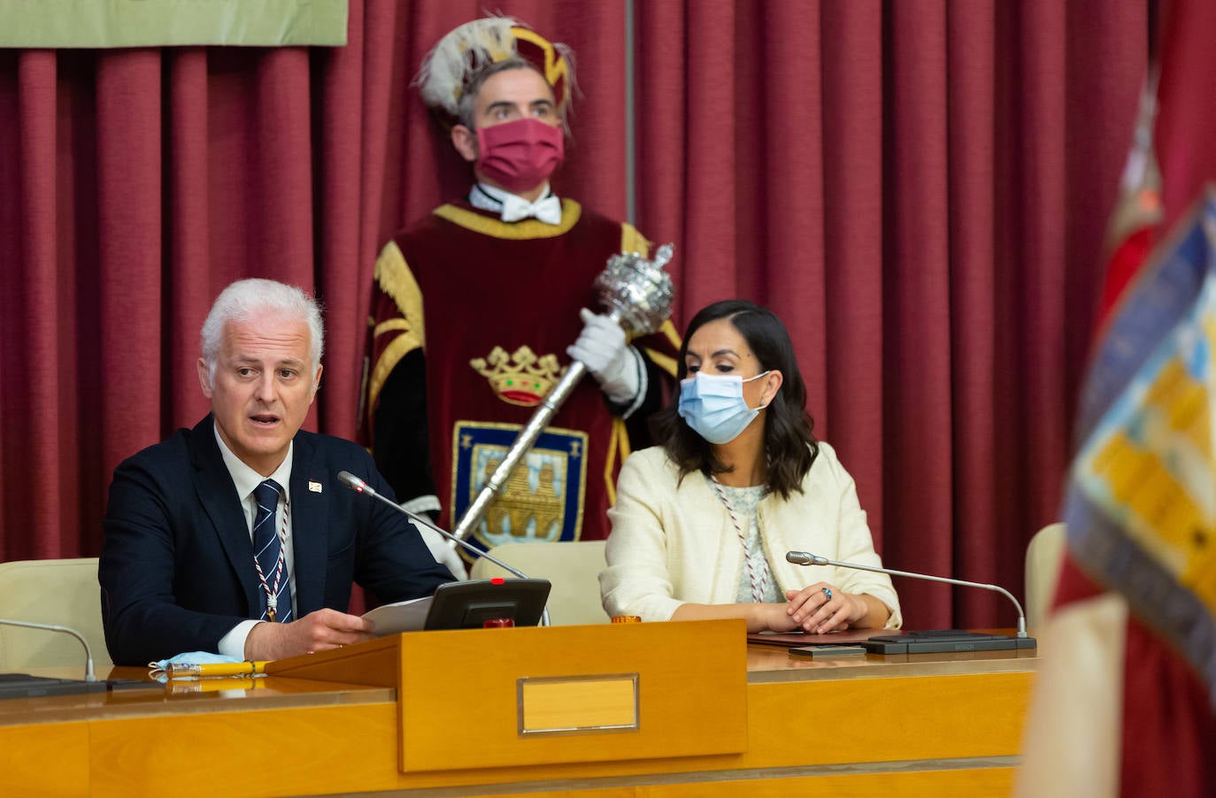 El Consistorio ha reconocido la responsabilidad «ejemplar» de la ciudadanía logroñesa en este estado de alarma y el trabajo de los sanitarios, de las fuerzas y los cuerpos de seguridad, así como de los empleados públicos. 