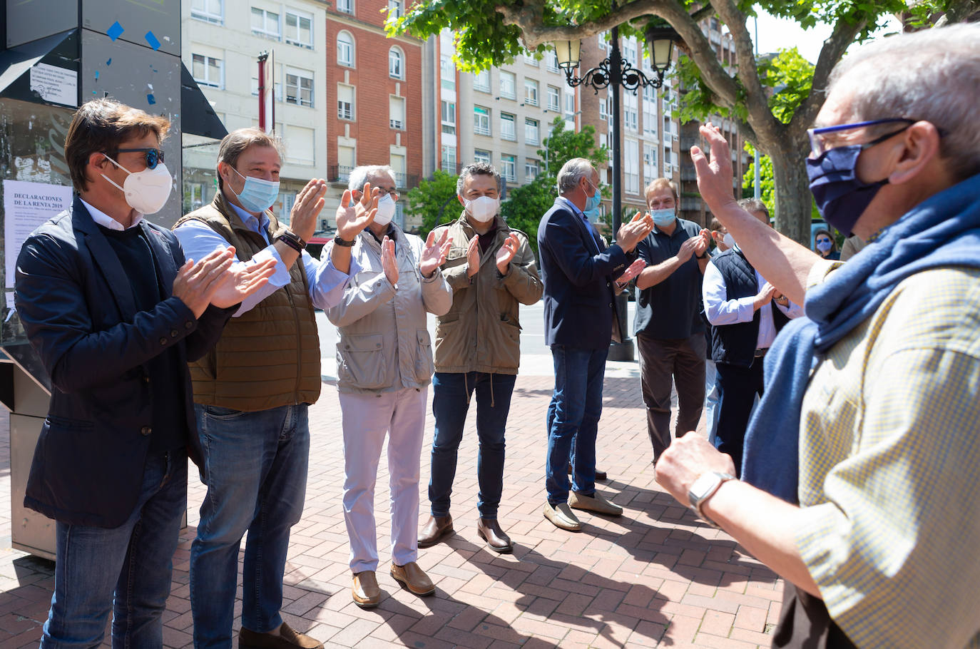 Diego Urdiales ha encabezado el 'paseo' taurino por El Espolón