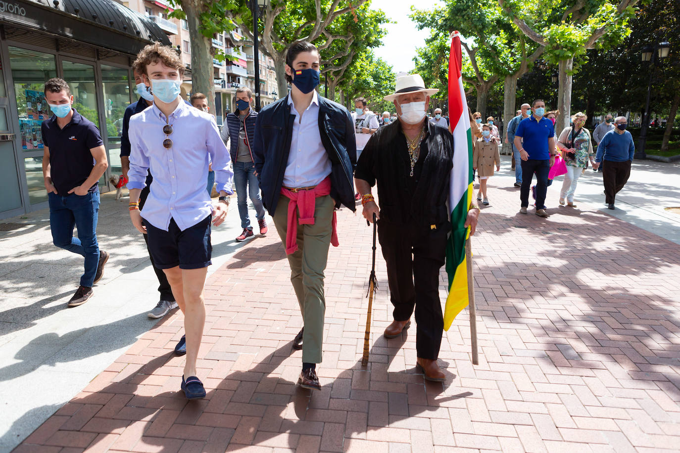 Diego Urdiales ha encabezado el 'paseo' taurino por El Espolón