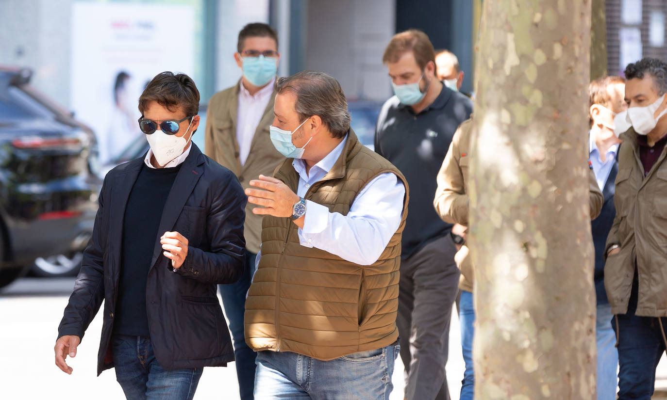 Diego Urdiales ha encabezado el 'paseo' taurino por El Espolón