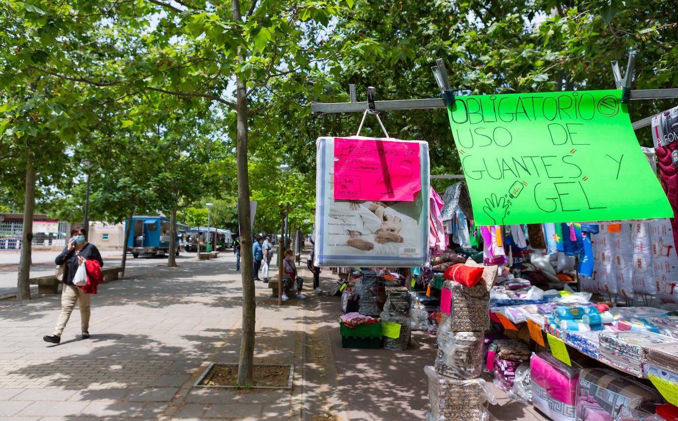 Las medidas de seguridad han sido la principal novedad de la apertura del popular mercado logroñés