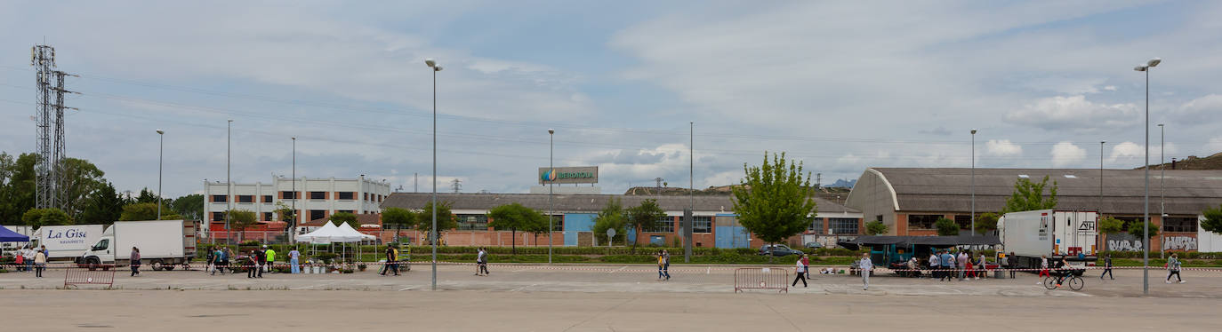 Las medidas de seguridad han sido la principal novedad de la apertura del popular mercado logroñés