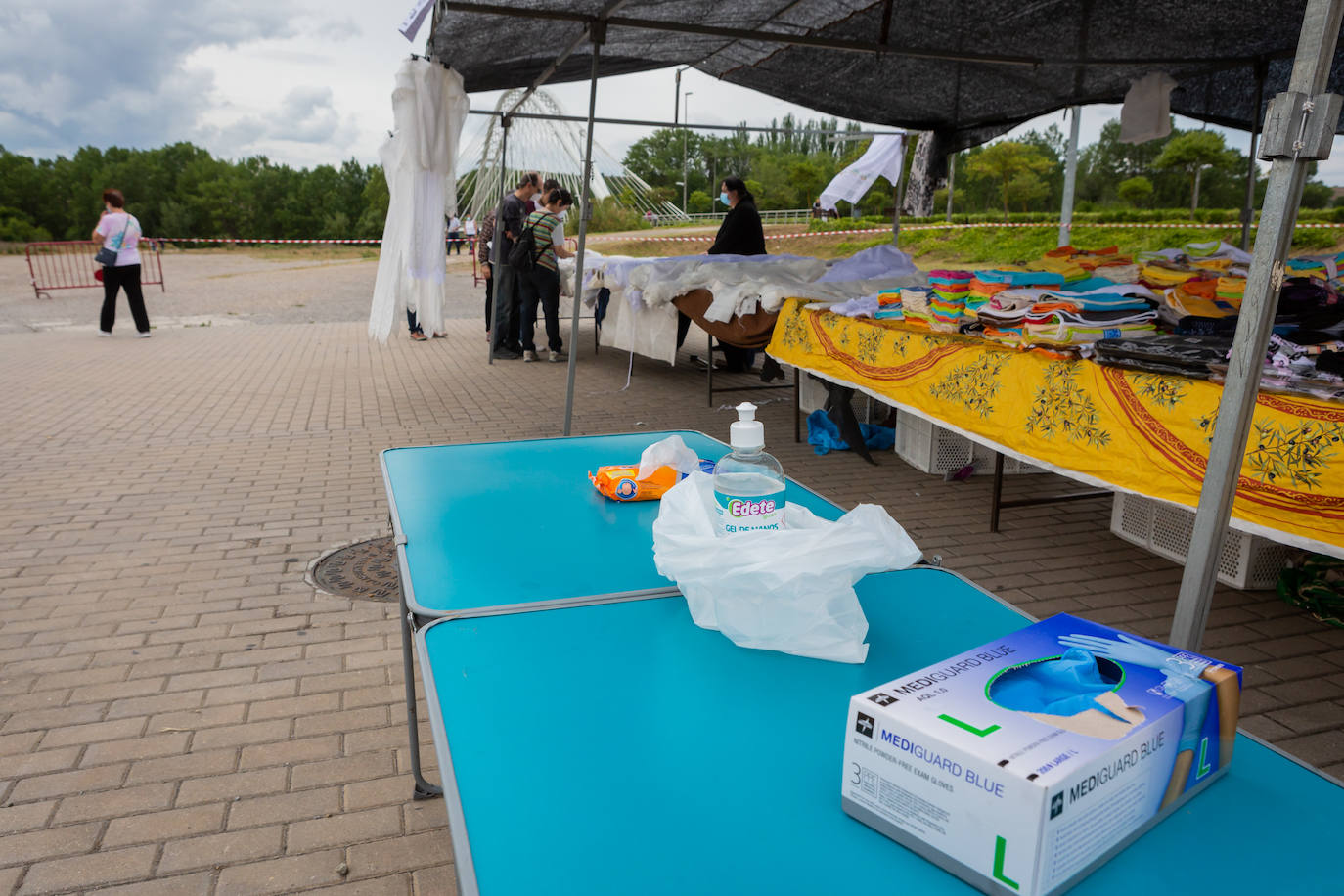 Las medidas de seguridad han sido la principal novedad de la apertura del popular mercado logroñés