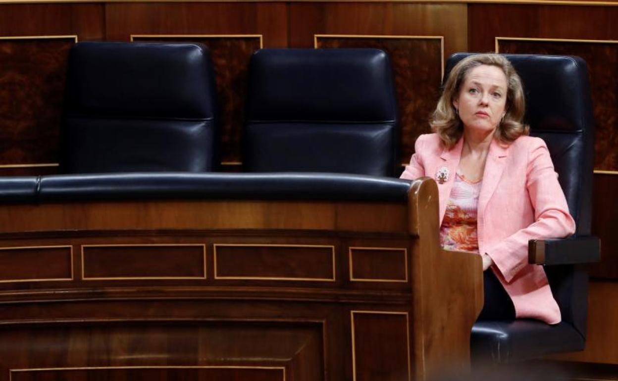 Nadia Calviño en el pleno del Congreso.