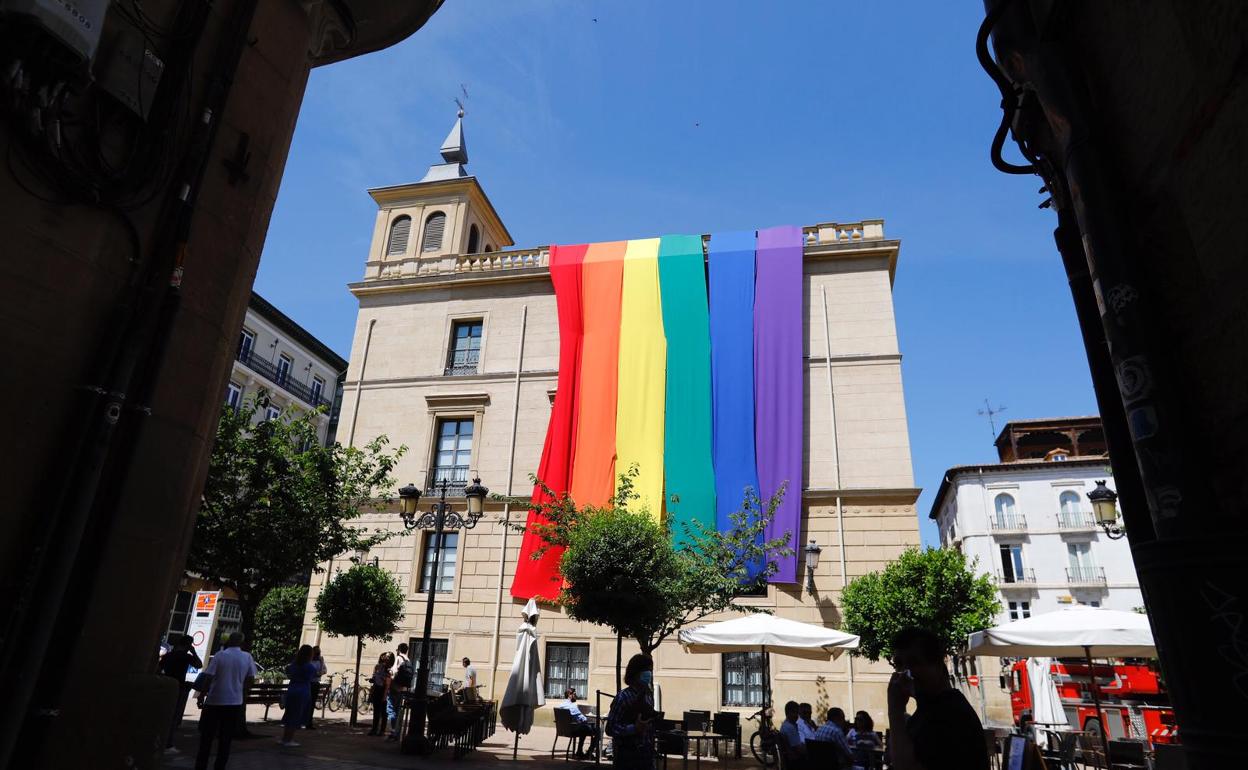 Actos del Día del Orgullo en La Rioja: GYLDA invita a colgar banderas y llevar distintivos el 28