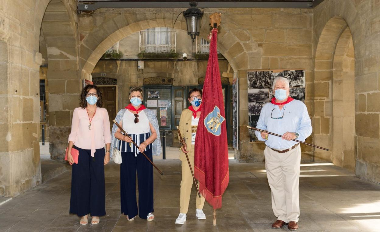 La alcaldesa de Haro, Laura Rivado, a la izquierda, junto a los Regidores Síndicos. 