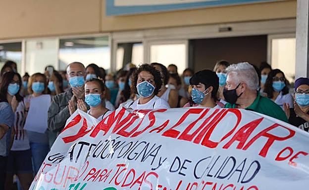 «Los recortes matan. Ayúdanos a cuidar de ti», claman los trabajadores de Urgencias