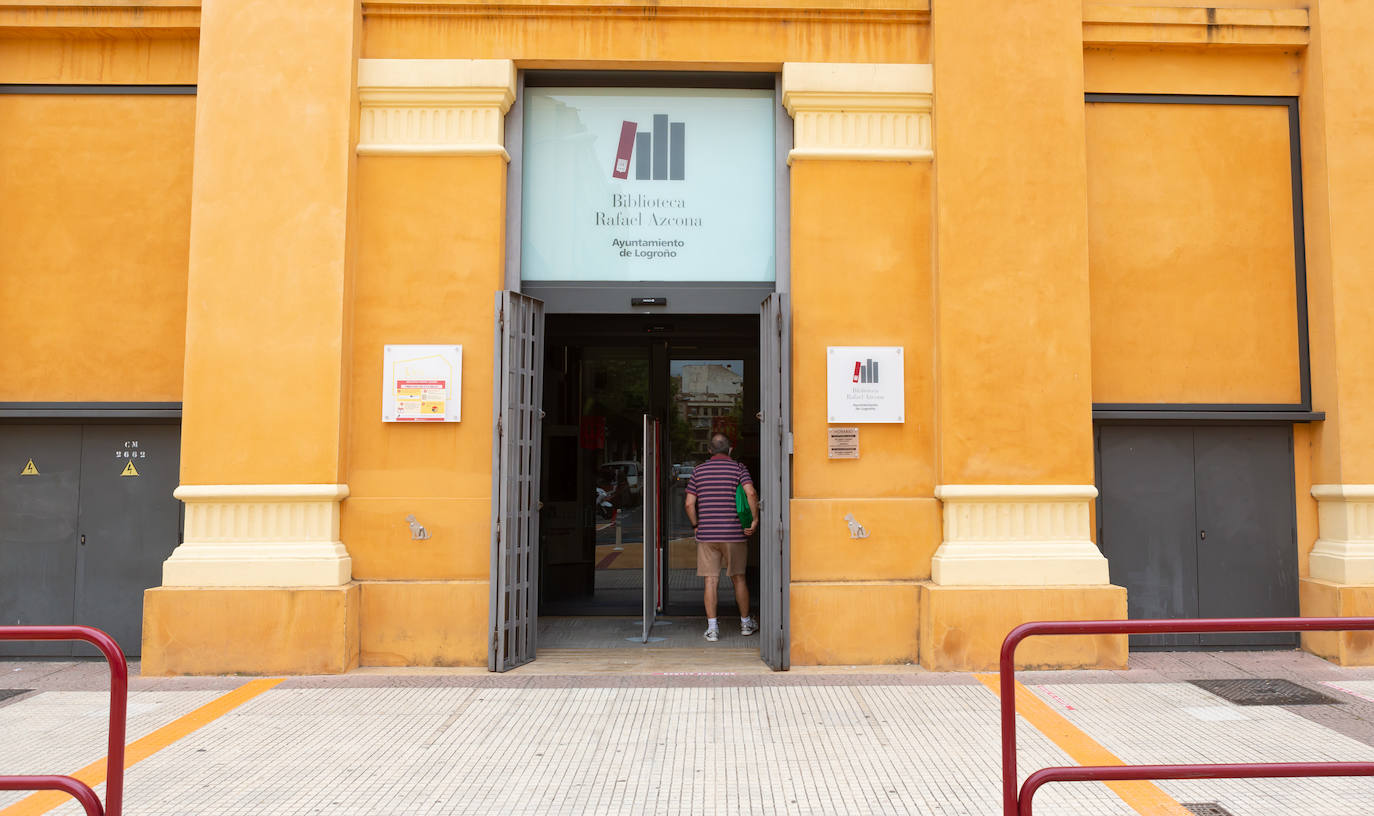 La Biblioteca de La Rioja reabre con un protocolo de sillas marcadas en verde y amarillo para garantizar el uso alterno. La Rafael Azcona se queda sin sitios en víspera de la EBAU. 