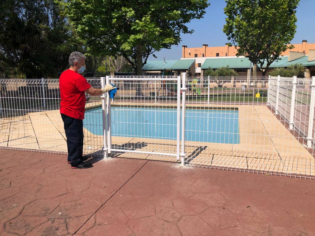 Después de la polémica de las últimas semanas, las piscinas de El Cortijo han abierto este miércoles sus puertas.