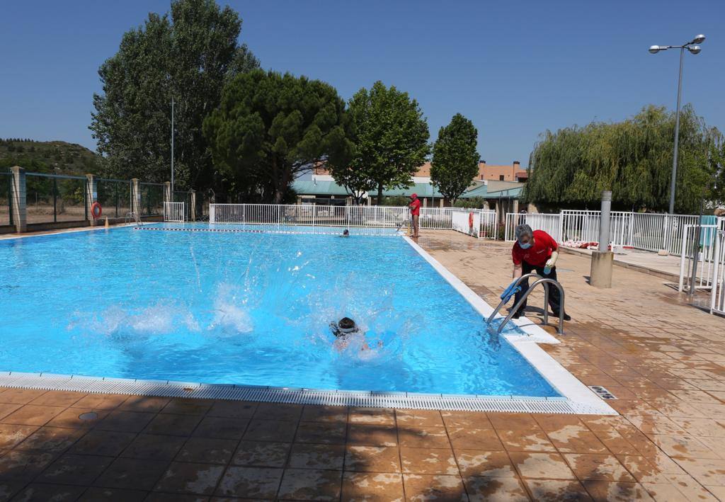 Después de la polémica de las últimas semanas, las piscinas de El Cortijo han abierto este miércoles sus puertas.