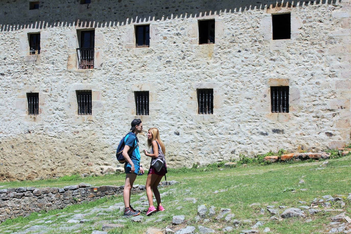 Cerca de 400 personas asisten a la celebración de la romería del primer domingo de julio en la Ermita de la Virgen de Lomos de Orios en Villoslada de Cameros