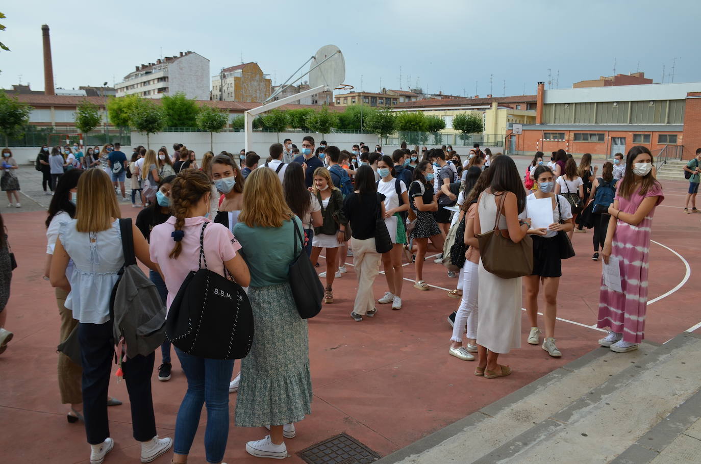 Las pruebas se han trasladado a las aulas del instituto, sin los escolares de Arnedo y Alfaro que se examinan en sus centros