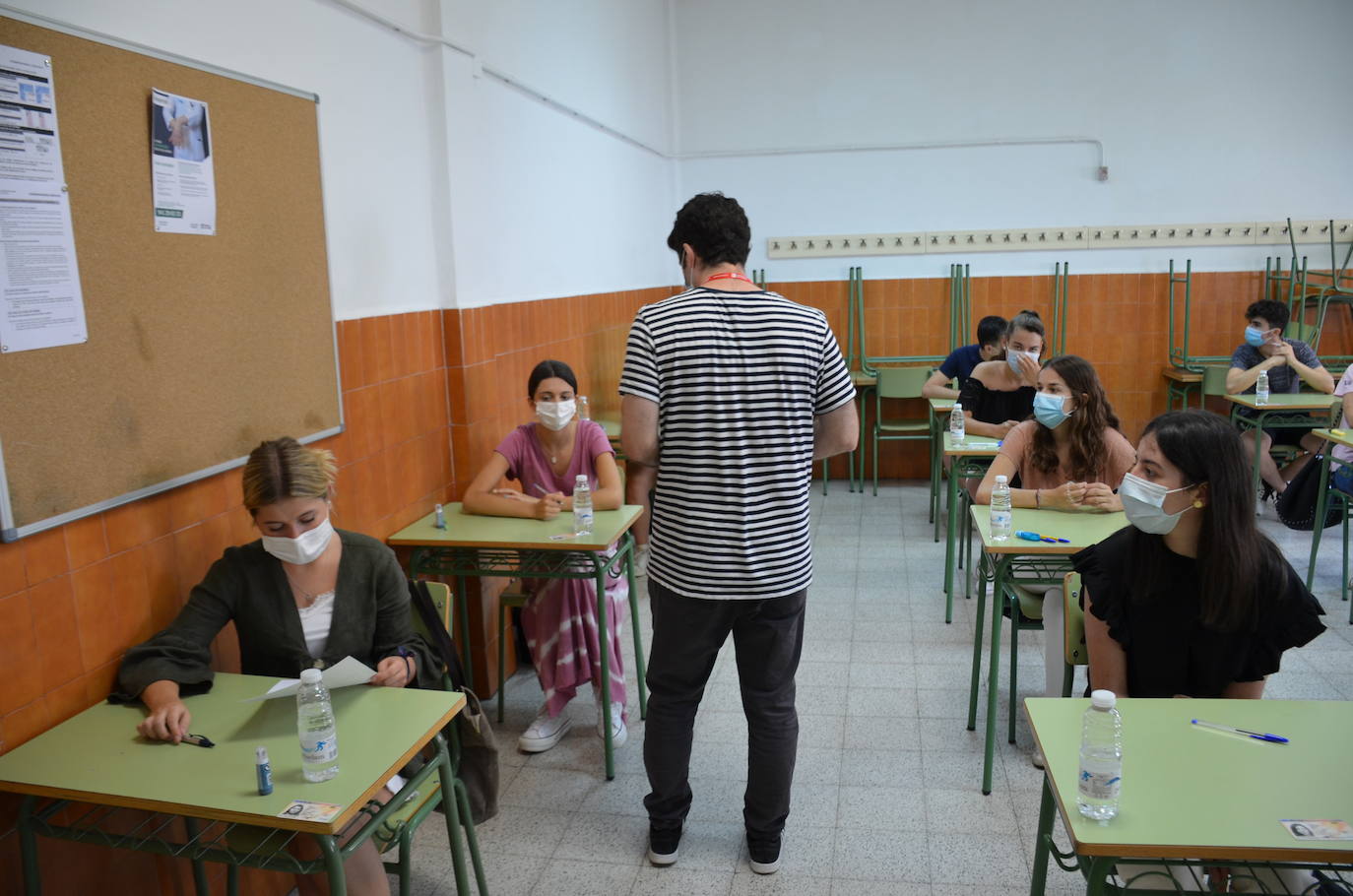 Las pruebas se han trasladado a las aulas del instituto, sin los escolares de Arnedo y Alfaro que se examinan en sus centros