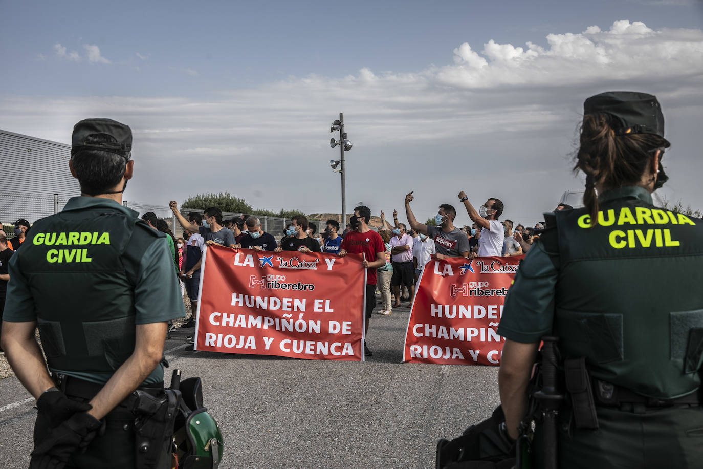 Este jueves más de doscientas cincuenta personas se han concentrado frente a las instalaciones de grupo Riberebro